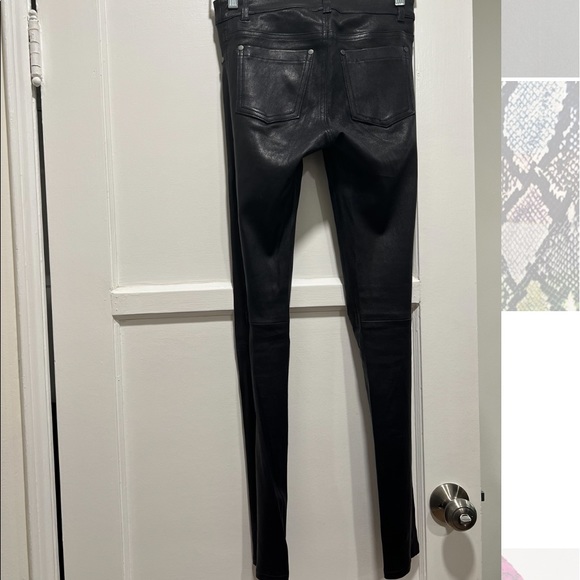 Alice and Olivia blue leather pants 0 nwt - Picture 2 of 2